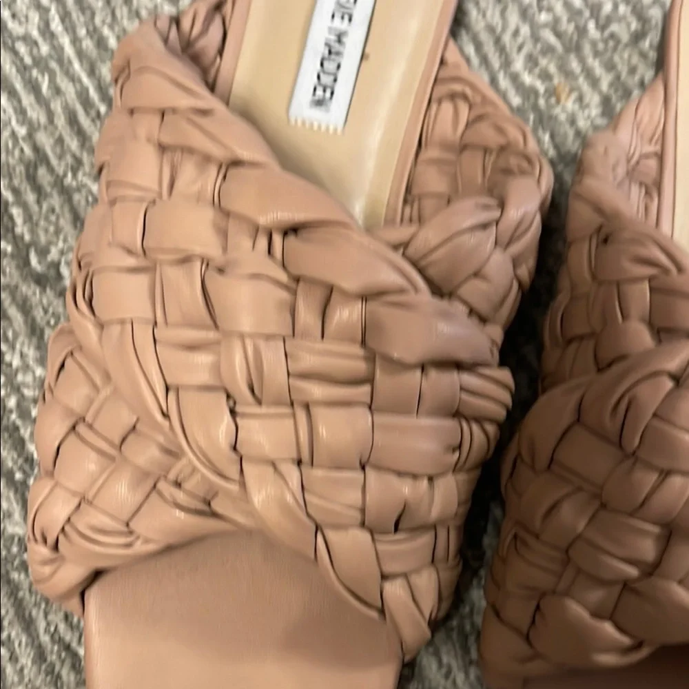 Steve Madden Women's Tan Woven Sandals - Picture 5 of 9